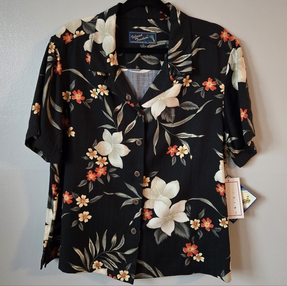 Island Traders Tops - NWT Island Traders Floral Hawaiian Top Black Tropical Button Up Summer Vacation